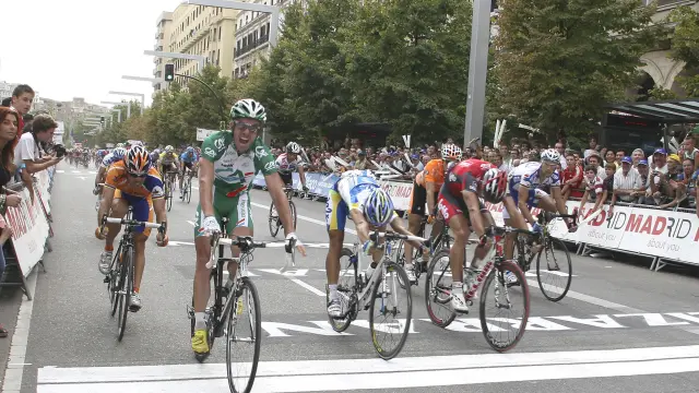 Victoria de Sebastian Hinault en la última llegada de La Vuelta a Zaragoza, en 2018