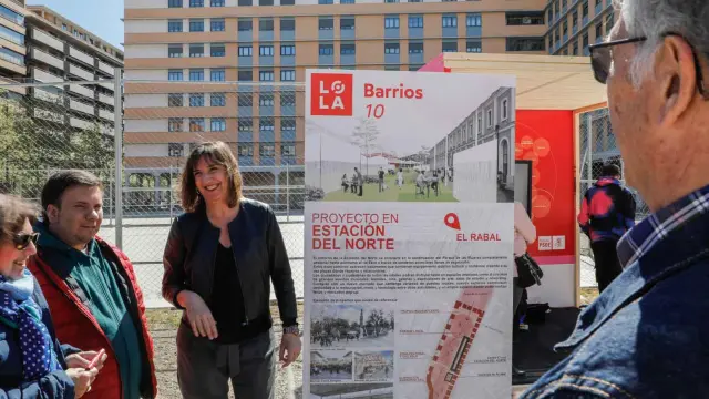 La candidata del PSOE a la Alcaldía, Lola Ranera, este martes en la explanada de la Estación del Norte.
