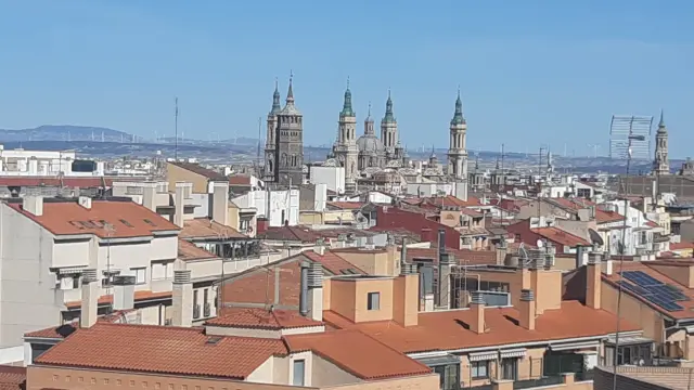 Vista de Zaragoza, con el Pilar al fondo