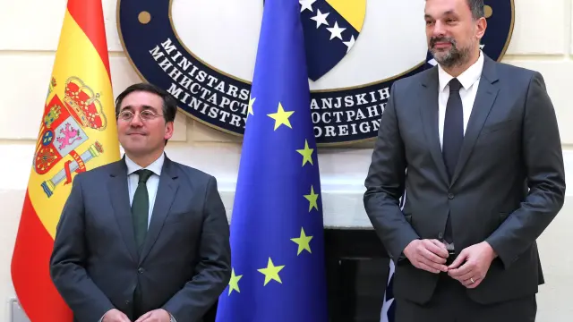 El ministro de Asuntos Exteriores, Albares, con su homólogo bosnio, Elmedin Konakovic.