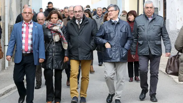 De izquierda a derecha, Jorge Redón, cuando era alcalde de Sarrión, en 2017, con Mayte Pérez y Javier Lambán.