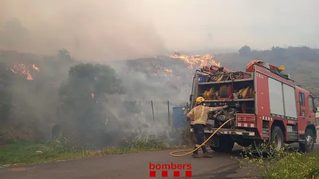 Los Bomberos dan por estabilizado el incendio de Portbou (Gerona)