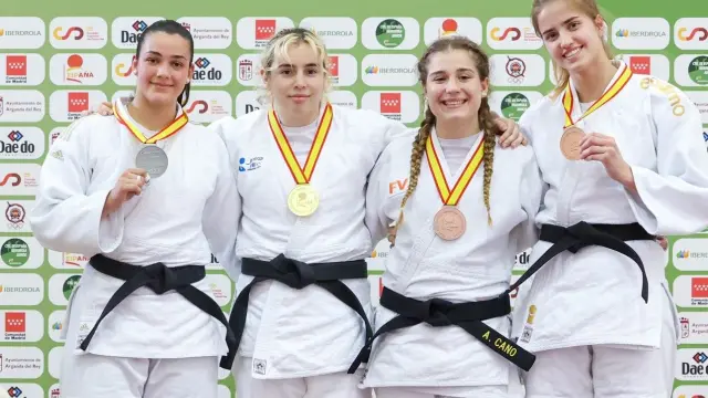 Raquel Miret, con la medalla de bronce, en el Campeonato de España júnior de judo.