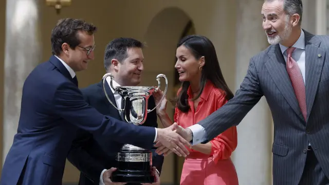 Los hermanos Víctor y Javier Alfaron reciben de mano de los Reyes el Premio Nacional del Deporte de Podoactiva.
