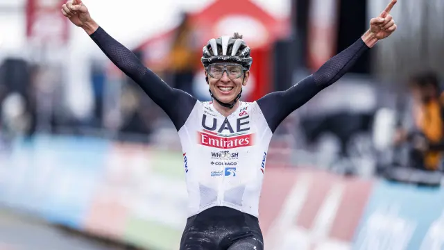 El ciclista Tadej Pogacar (UAE Team Emirates) ganó este miércoles La Flecha Valona.