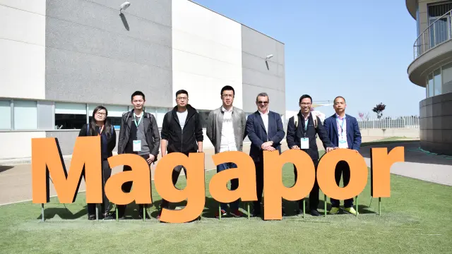 Delegación de clientes chinos de visita a las instalaciones de Magapor.