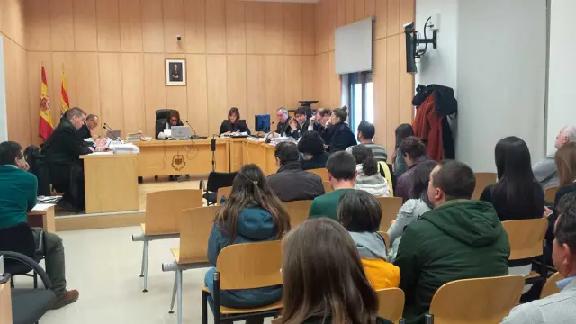 Imagen del juicio contra los cuatro acusados de haber publicado mensajes de odio hacia los agentes abatidos por Igor el Ruso, que tuvo lugar en Teruel en noviembre de 2019.