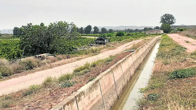 Un tramo del Canal Calanda-Alcañiz, que riega en su totalidad en torno a 4.000 hectáreas.