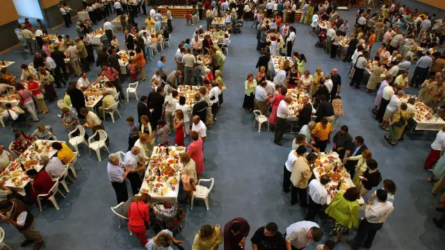 Las comidas populares constituyen uno de los actos con más reclamo de los festejos.