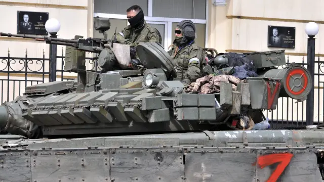 Los militares de la compañía militar privada (PMC) Wagner Group bloquean el acceso a la sede del Distrito Militar del Sur en Rostov