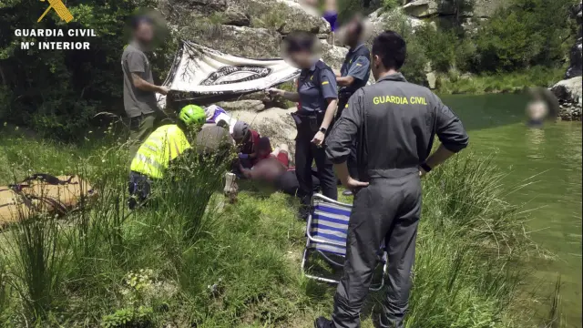 Rescate del herido al sufrir una caída en la zona del Pozo de Pigalo, en Luesia