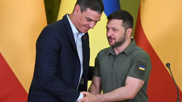 Sánchez y Zelenski durante la visita a Ucrania del presidente español.