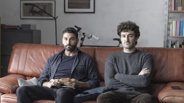 Álex García y Mikel Esparbé, en 'Una vida no tan simple'