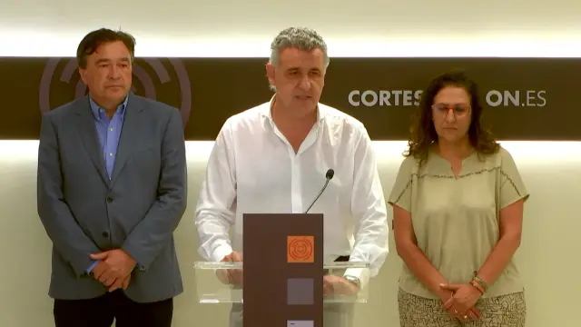 Los diputados del grupo parlamentario Aragón-Te Existe, durante su primera comparecencia ante los medios en las Cortes.