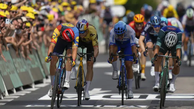 Denmark's Mads Pedersen, left, sprints ahead of Belgium's Jasper Philipsen, right, to win the eighth stage of the Tour de France cycling race over 201 kilometers (125 miles) with start in Libourne and finish in Limoges, France, Saturday, July 8, 2023. (AP Photo/Daniel Cole)