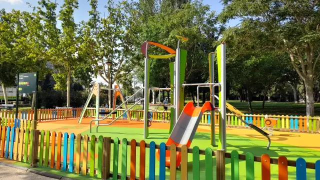 Las nuevas áreas de juegos infantiles en el parque de los Incrédulos.