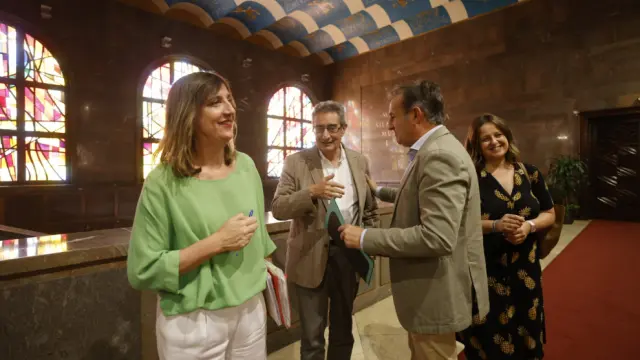 Lola Ranera, Julio Calvo, Ángel Lorén y Elena Tomás, en el Ayuntamiento de Zaragoza.