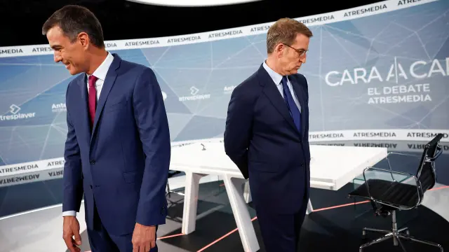 Spanish People's Party candidate Alberto Nunez Feijoo and Spain's Prime Minister and Socialist candidate Pedro Sanchez look on before a televised debate ahead of snap election in Madrid, Spain, July 10, 2023. REUTERS/Juan Medina