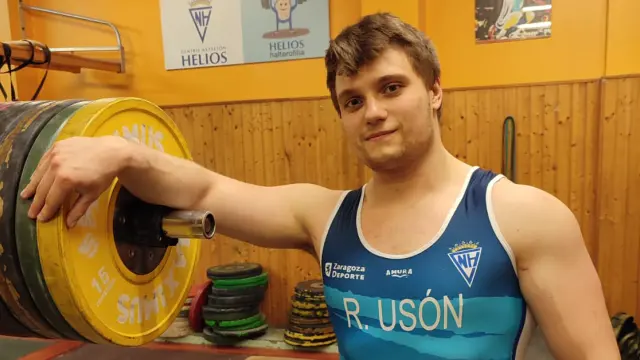 Raúl Usón tiene 23 años y desde los 18 forma parte del CN Helios compitiendo en halterofilia.