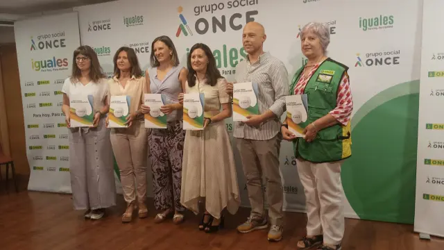 De izquierda a derecha: Andrea Corina Mayer, Lorena Basols, Ruth Quintana, Raquel Pérez, Fernando Lafuente y Begoña Sanz.