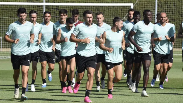 Los jugadores de la SD Huesca, en la sesión de este viernes.