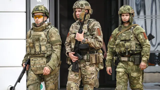 Soldados rusos, se dirigen al foro tecnológico-militar que se ha celebrado a las afueras de Moscú