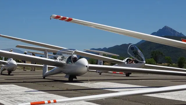 Santa Cilia alberga a los 32 planeadores del Campeonato de España de vuelo sin motor.