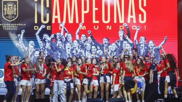 Las jugadoras de la selección española celebran su Mundial.