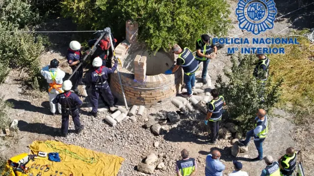 Pozo donde fueron encontrados los restos de la mujer en una zona rural de Jerez.