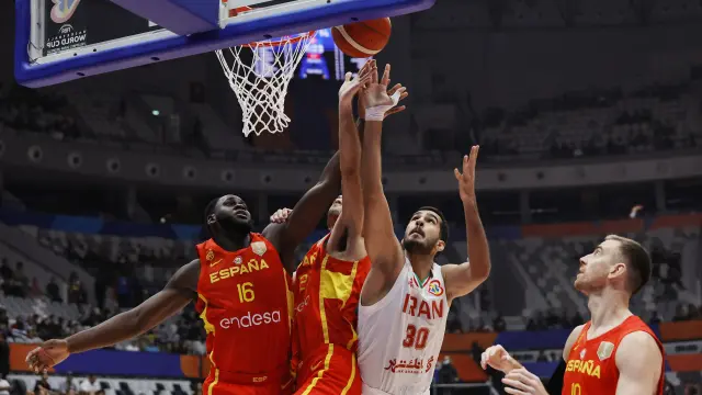 Foto del partido Irán-España, tercer partido del Mundial de baloncesto
