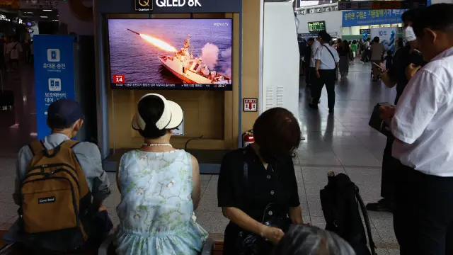 Imágenes del lanzamiento de misiles de Corea de Norte el sábado.