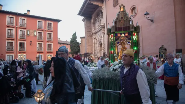 Salida de la plaza de Santa María de el rosario de cristal de Calatayud