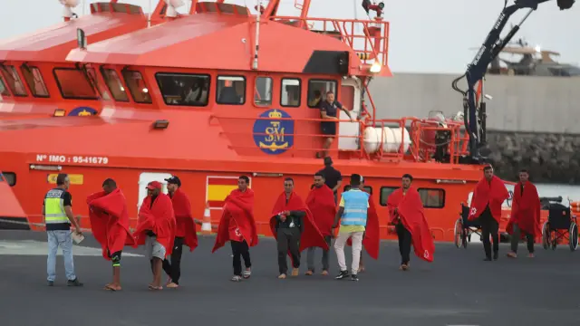 Un total del 469 inmigrantes llegaron el pasado sábado a Canarias en siete embarcaciones rescatadas en Tenerife, El Hierro y Lanzarote.