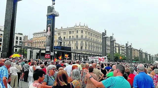 Protesta contra la posible amnistía, este domingo, en Zaragoza.