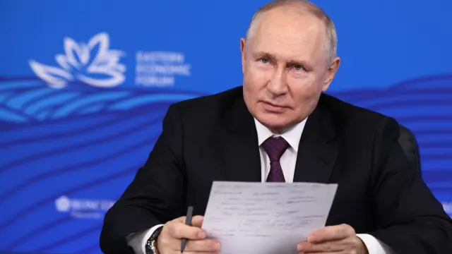 El presidente ruso Vladimir Putin habla durante una reunión por videoconferencia al margen del Foro Económico Oriental.