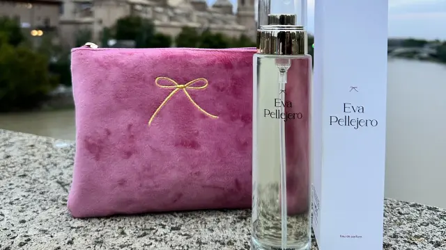 El perfume y el neceser de edición limitada por el lanzamiento de Eva Pellejero.