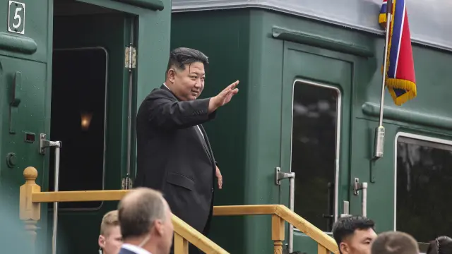 El líder norcoreano Kim Jong Un se despide en la estación de Vladivostok