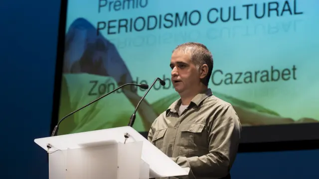 Rubén Scaramuzzino, cuando recibió en 2015 el premio de periodismo cultural del suplemento de HERALDO 'Artes & Letras'