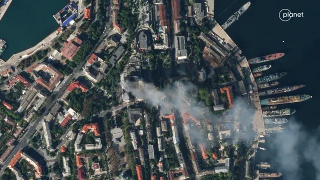 Vista aérea de la sede del Estado Mayor de la Flota del Mar Negro rusa en el puerto de Sebastopol, tras el ataque.