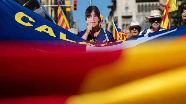 Manifestación en el aniversario del referéndum del 1-O, en la plaza de Urquinaona, de Barcelona