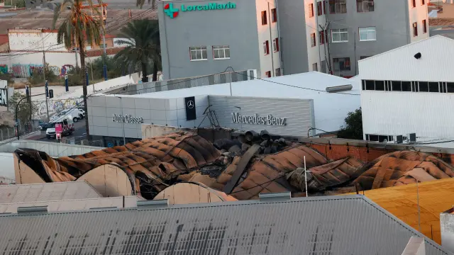 Estado en el que quedó el techo de las discotecas afectadas por el fuego, en Murcia.