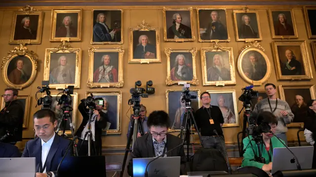Periodistas trabajando en la Real Academia de las Ciencias Sueca