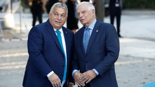 Viktor Orbán junto a Josep Borrell