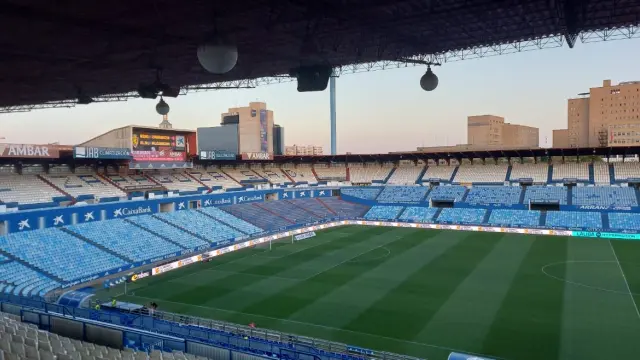 La Romareda, desierta a falta de hora y media para empezar el partido Real Zaragoza-Alcorcón.