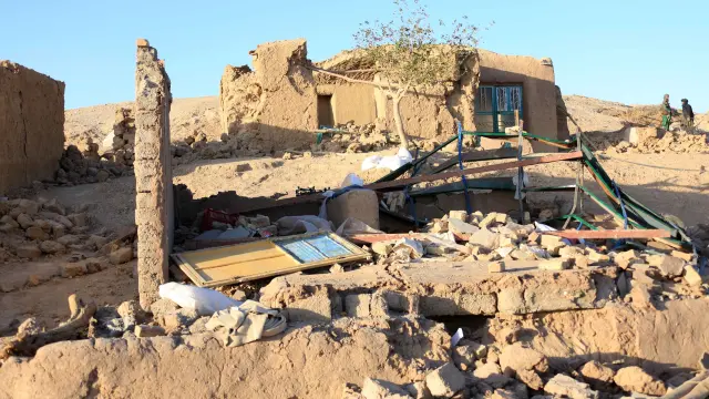 Vista de las casas dañadas en el distrito Zinda Jan de Herat, Afganistán, azotado por el terremoto.