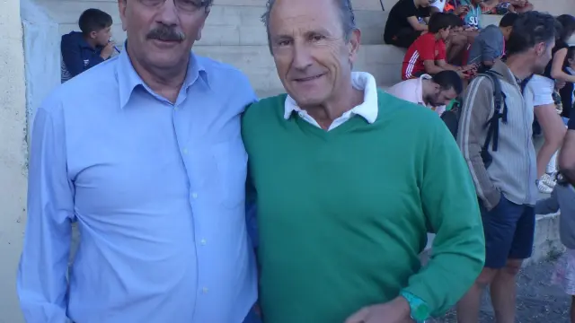 José Luis Bandrés, con Petón en un partido en Sabiñanigo.