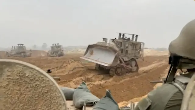 Un vehículo blindado de las Fuerzas de Defensa de Israel (FDI) en Gaza.