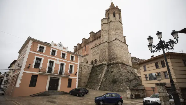 La monumental iglesia de Montalbán, en la plaza de Carlos Castel.