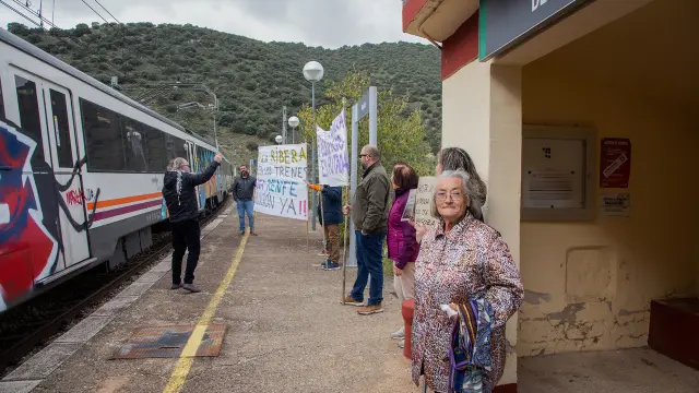 Protesta en el apeadero de tren de Embid de la Ribera.