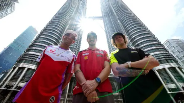 Bagnaia, Martín y Bezzecchi, junto al héroe local Azman, se reúnen con los fans de MotoGP™ ante las icónicas Torres Petronas